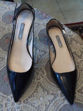Prada Black Patent Leather Pointed-Toe Slingback Pumps Size 38B